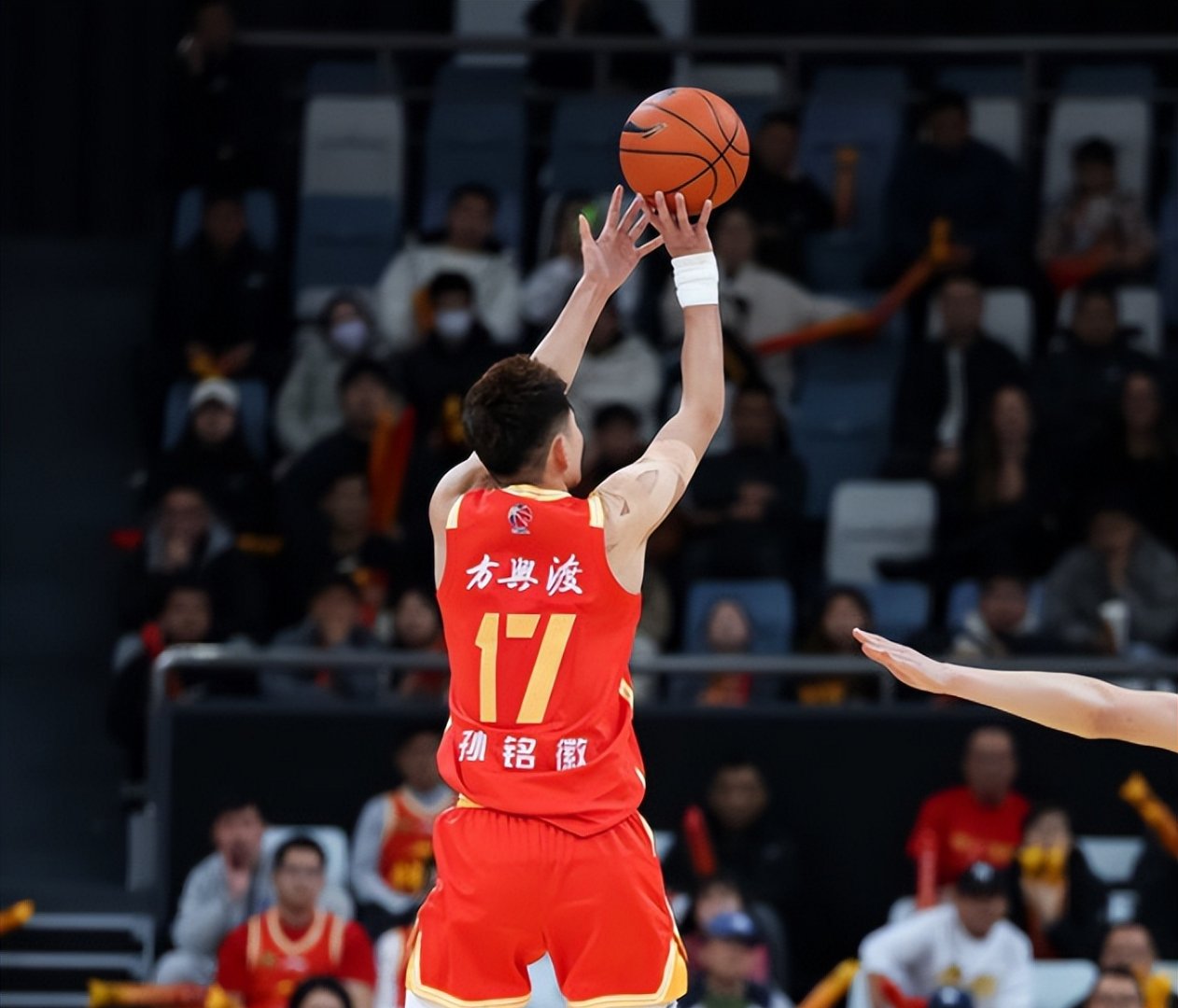 清晨CBA常规赛传出新动向，布鲁克林篮网门线救险，管理层表态：信心回归，控场能力受关注的简单介绍