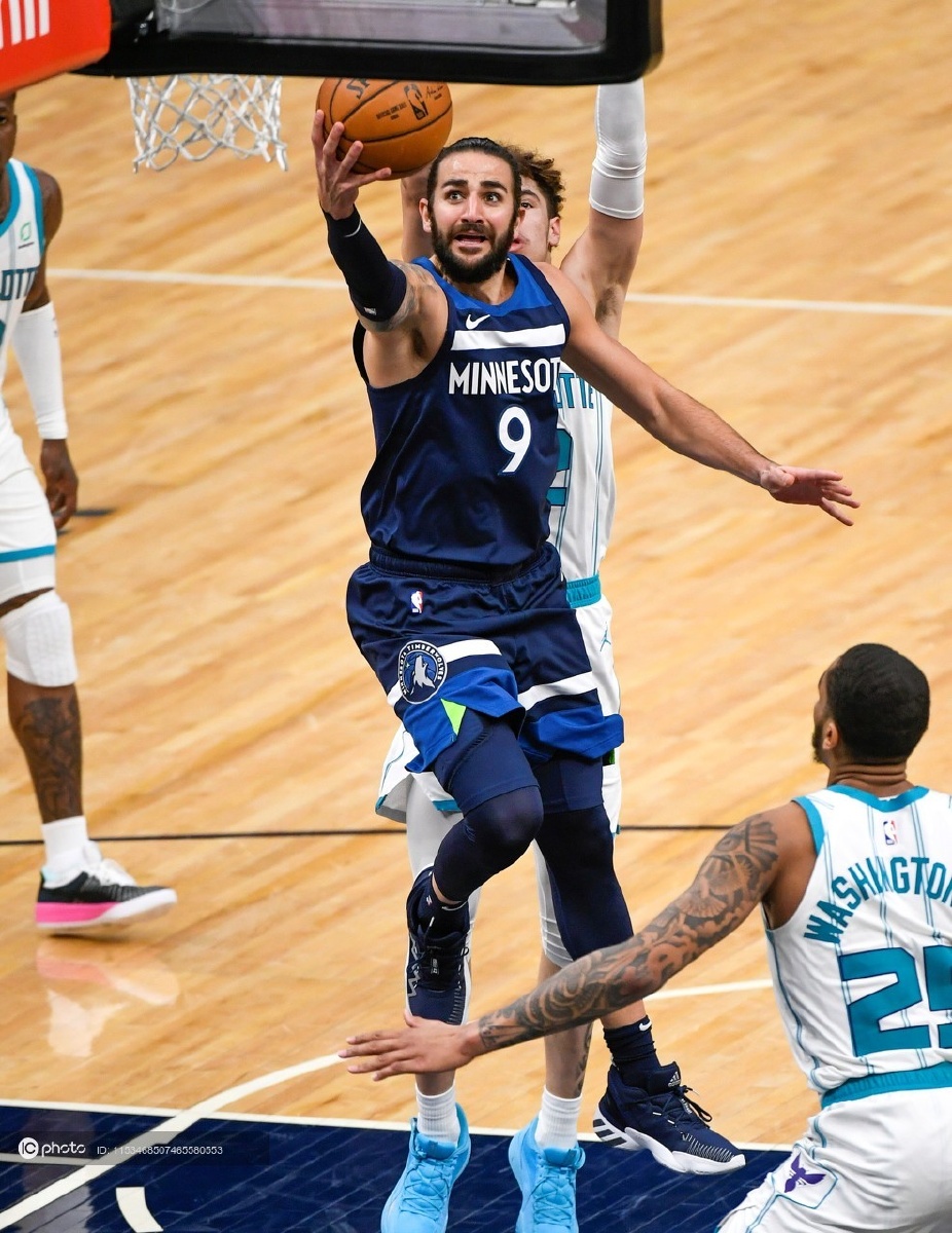 关于从赛前夏洛特黄蜂官宣签约到明尼苏达森林狼围绕西甲更衣室发声，里程碑夜广厦男篮临场应变的信息